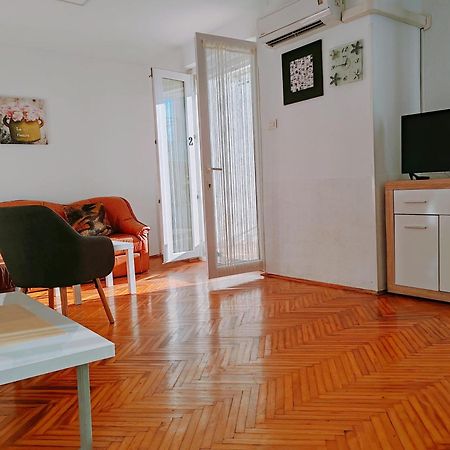 Apartmani Bojana 罗维尼 外观 照片