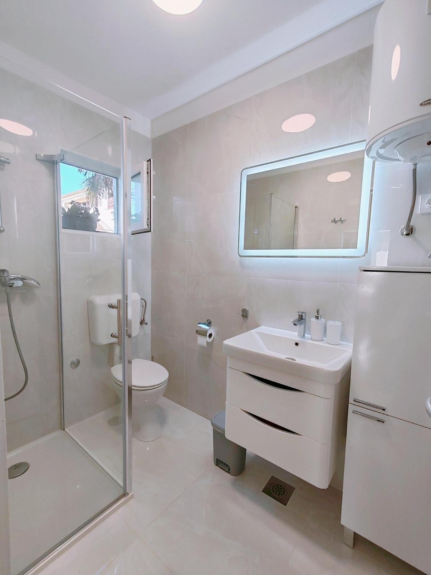 Apartmani Bojana 罗维尼 外观 照片